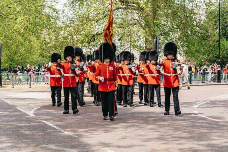 The Royal Walking Tour, Changing of the Guard