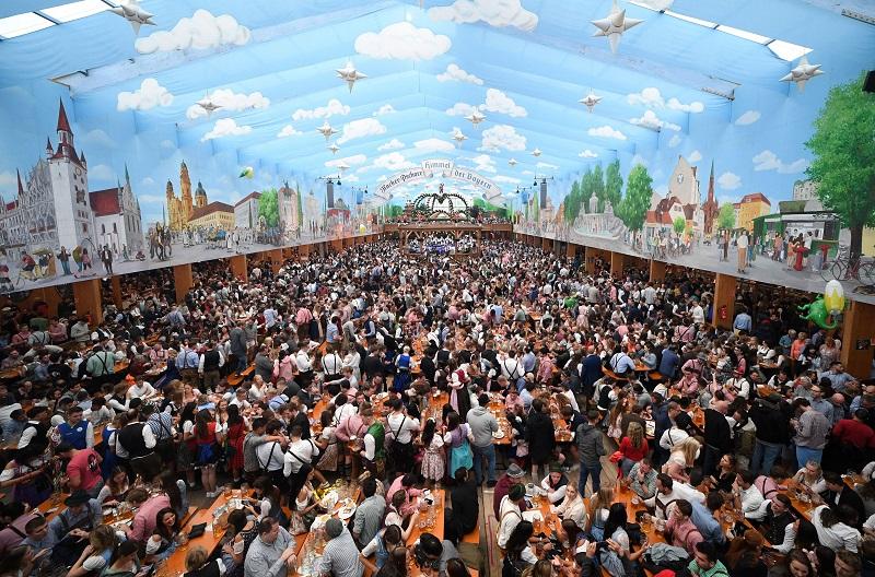 Ultimate Guide to Oktoberfest