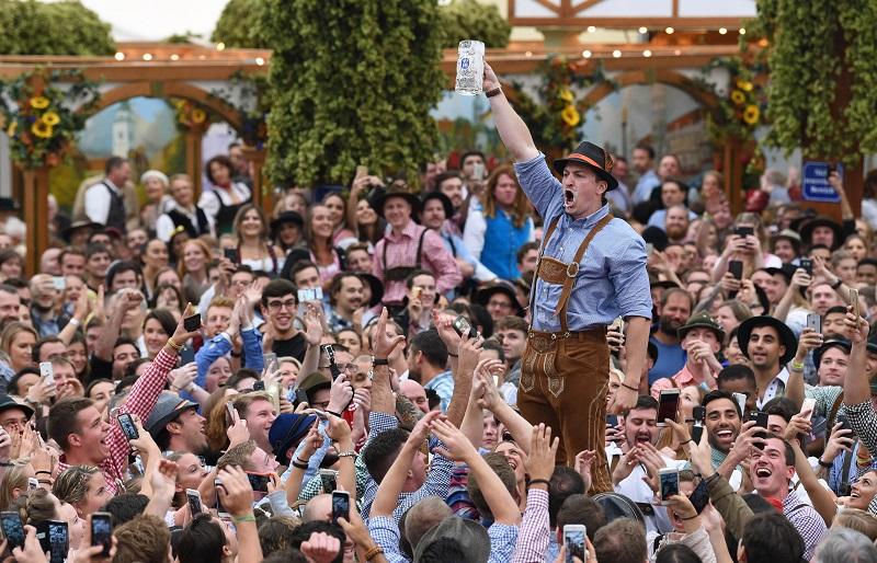 Ultimate Guide to Oktoberfest