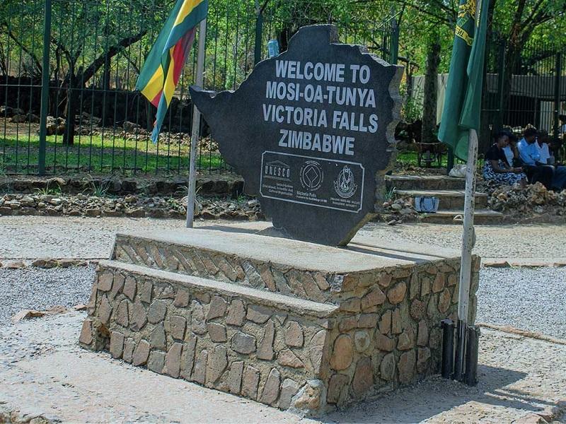 Guide to Mosi-oa-Tunya National Park