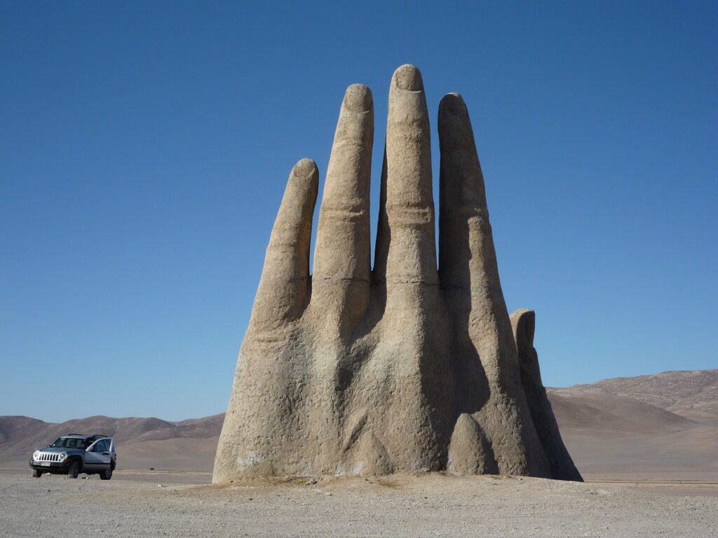 - Secret World The Hand in the Desert, Chile