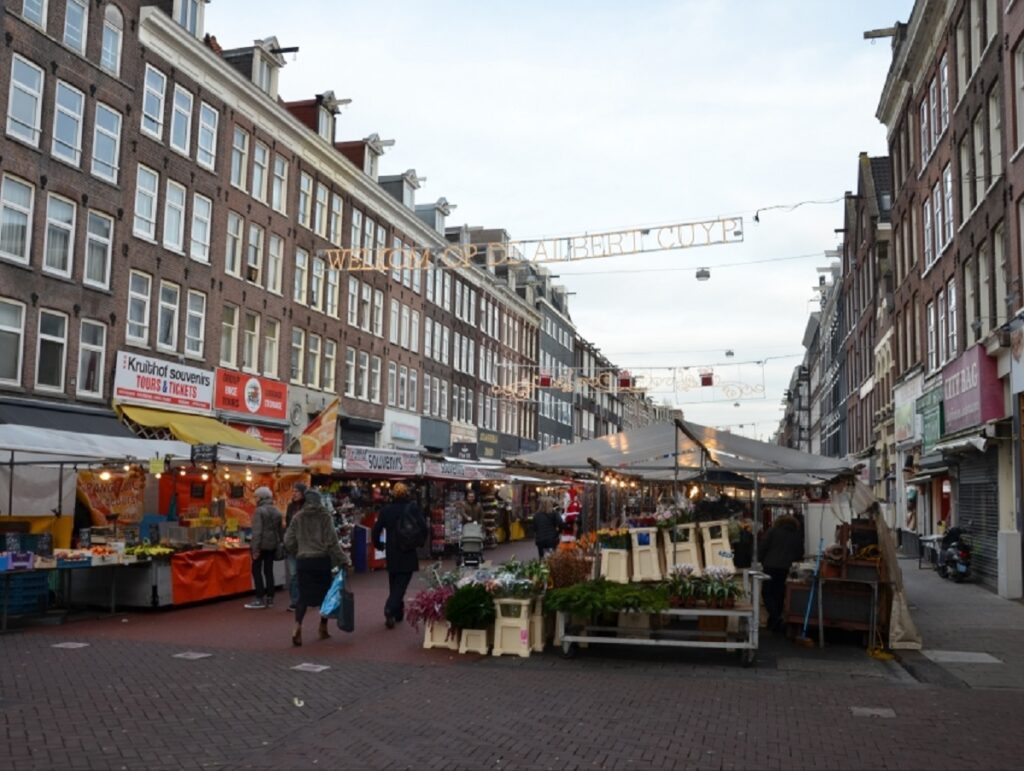 - Secret World Albert Cuypmarkt